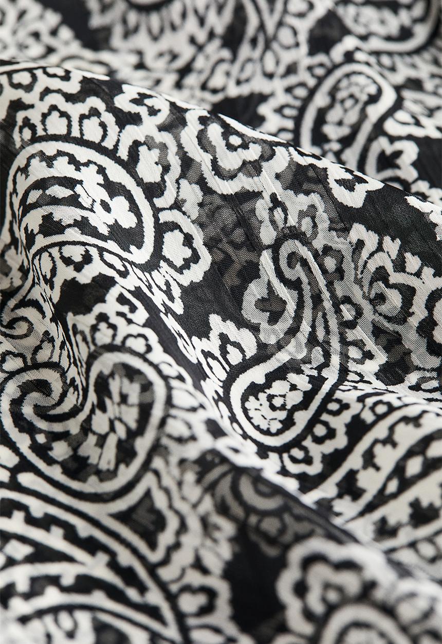 H&M - Frill-trimmed crêpe blouse - black & paisley-patterned