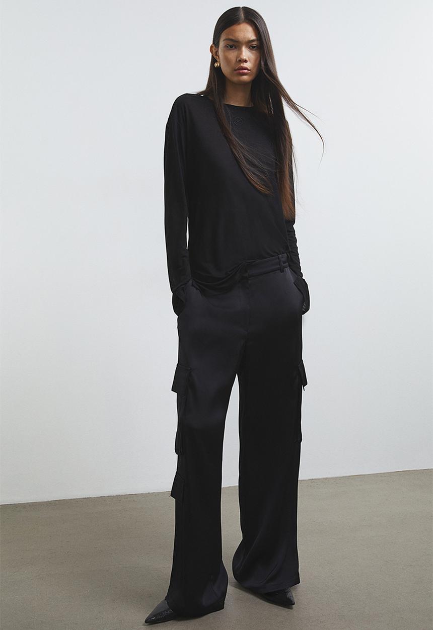 H&M - Satin cargo trousers - black