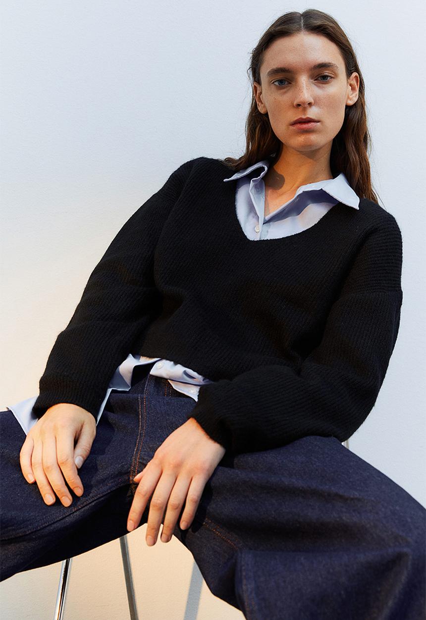 H&M - V-neck jumper - black