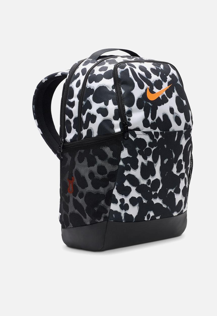 Nike - Backpack (Medium, 24L) -LT SMOKE GREY/BLACK/TOTAL ORANGE