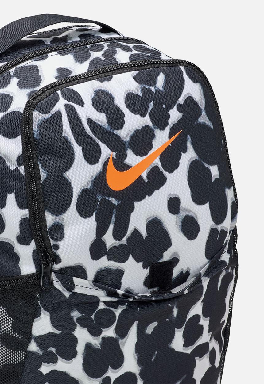 Nike - Backpack (Medium, 24L) -LT SMOKE GREY/BLACK/TOTAL ORANGE