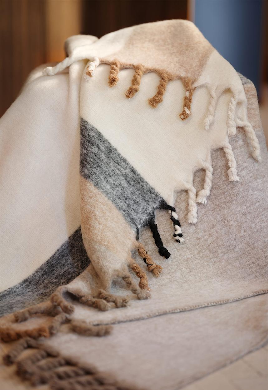 H&M - Patterned wool-blend blanket - mole striped