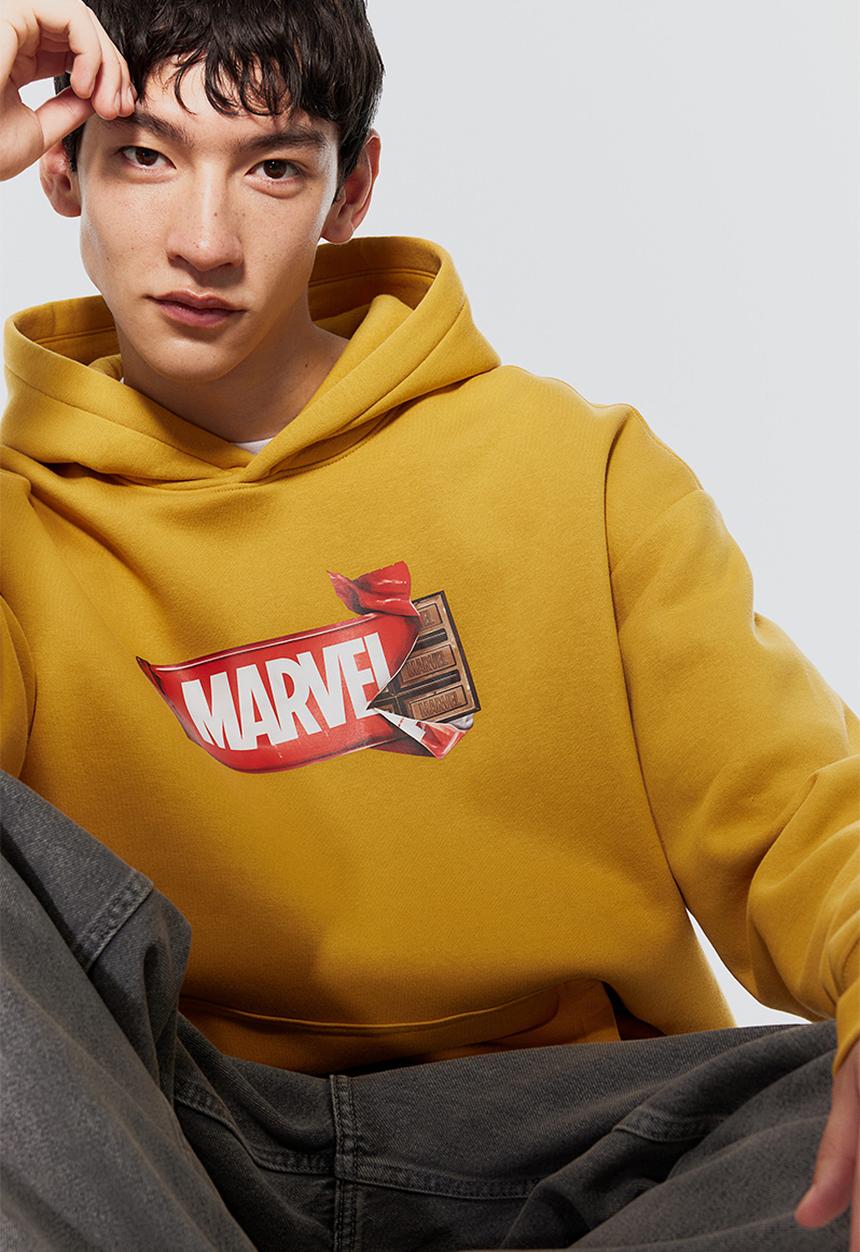 H&M - Loose fit hoodie - mustard yellow/marvel comics