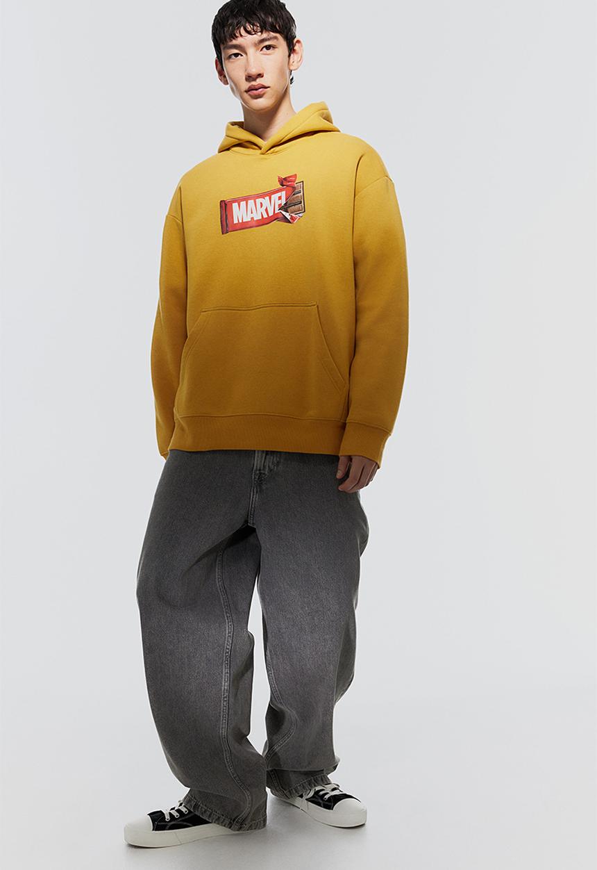 H&M - Loose fit hoodie - mustard yellow/marvel comics