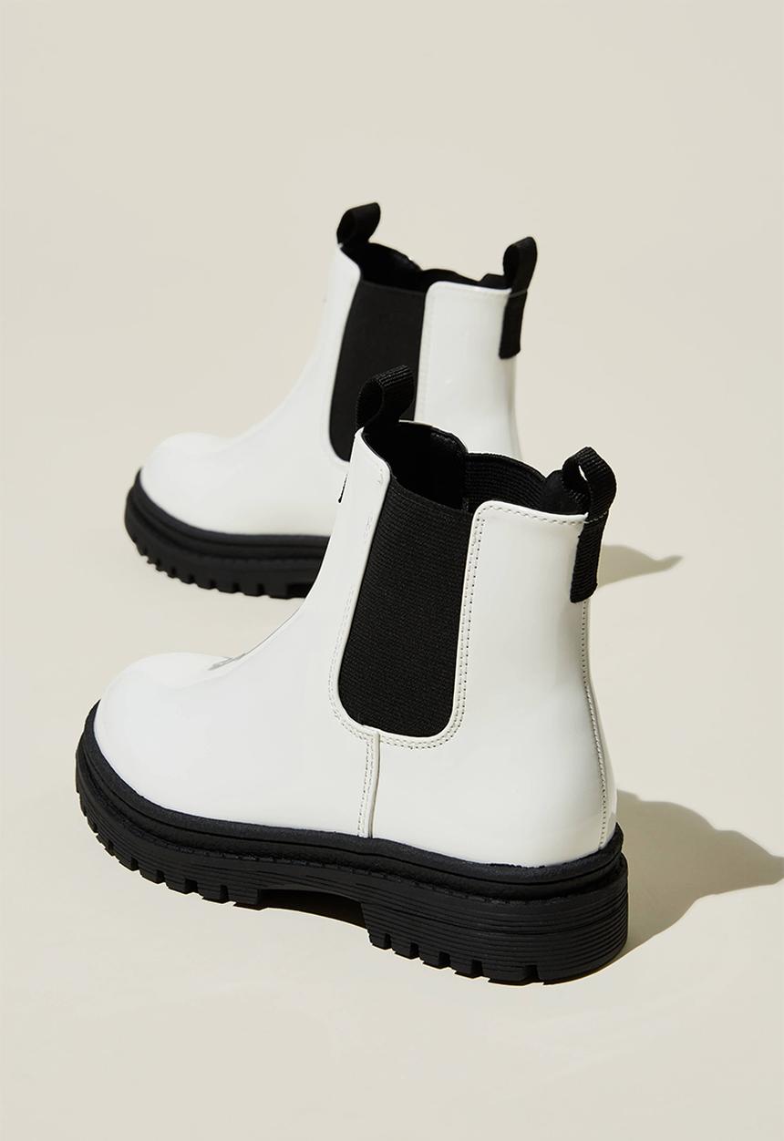 Cotton On - Pull on gusset boot - ecru patent