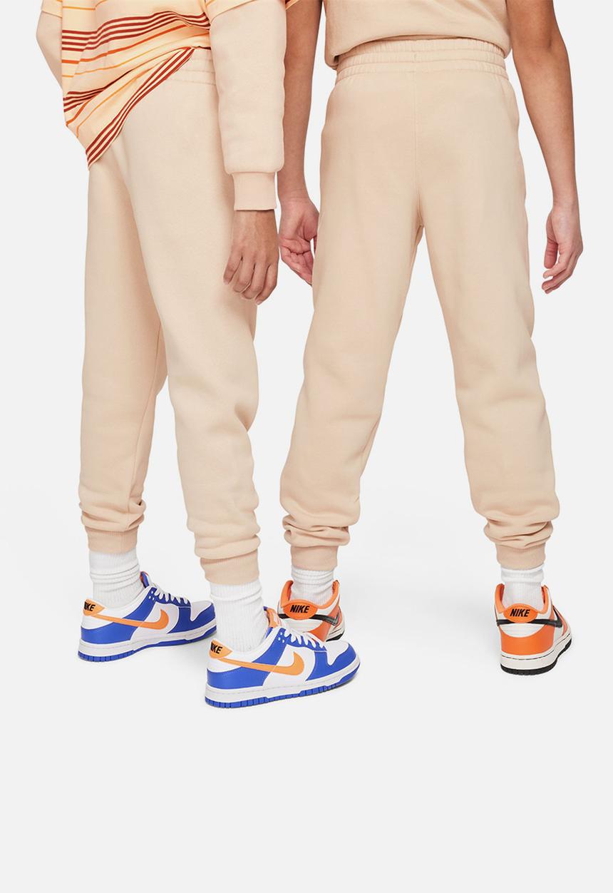 Nike - K Nsw Club Flc Jggr Hbr - Sanddrift/White