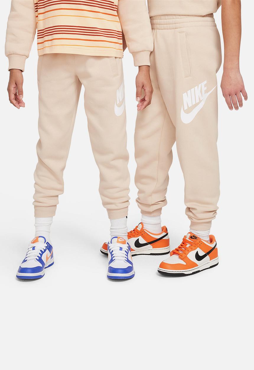 Nike - K Nsw Club Flc Jggr Hbr - Sanddrift/White