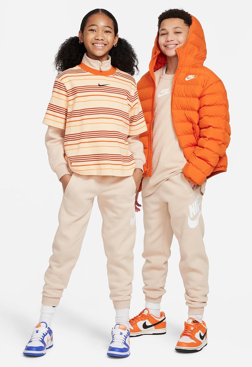 Nike - K Nsw Club Flc Jggr Hbr - Sanddrift/White