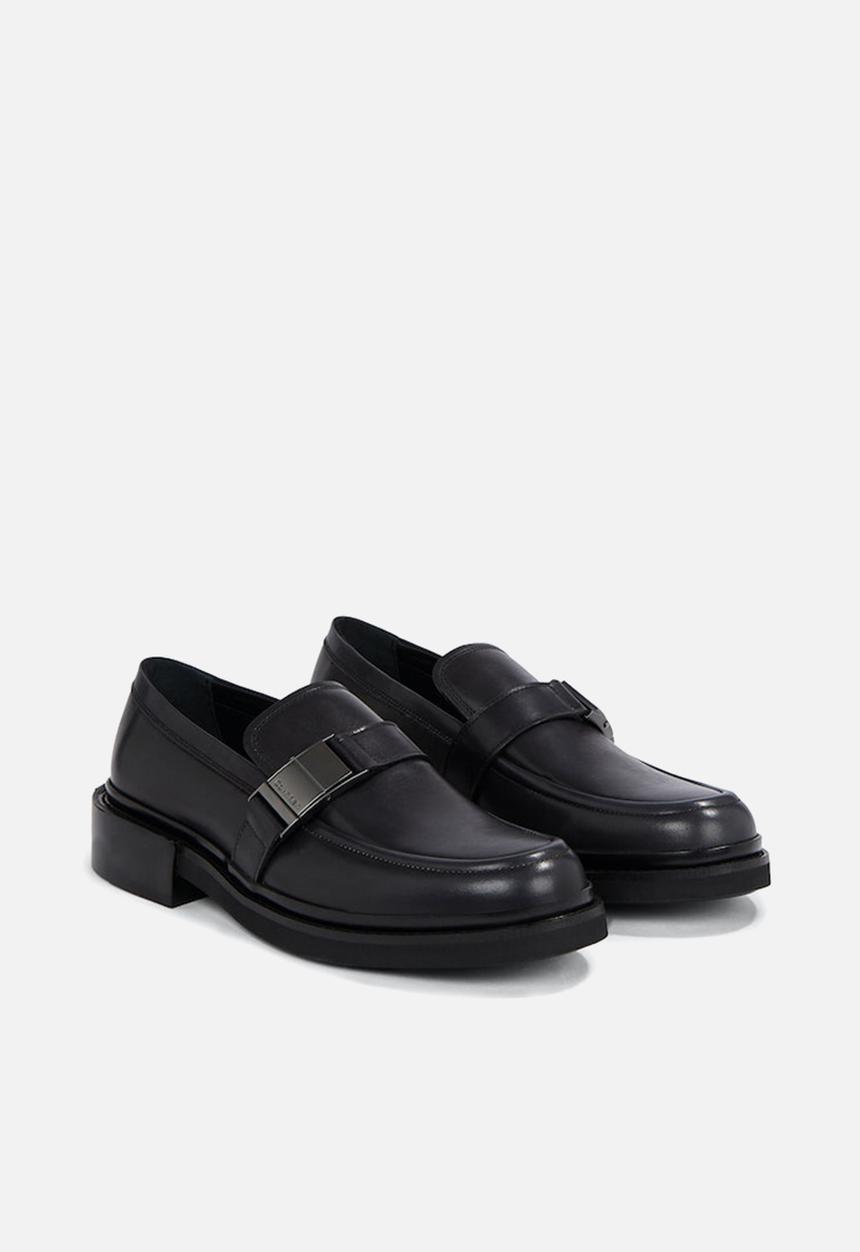 Calvin Klein - Moccasin w/ iconic plaque - black