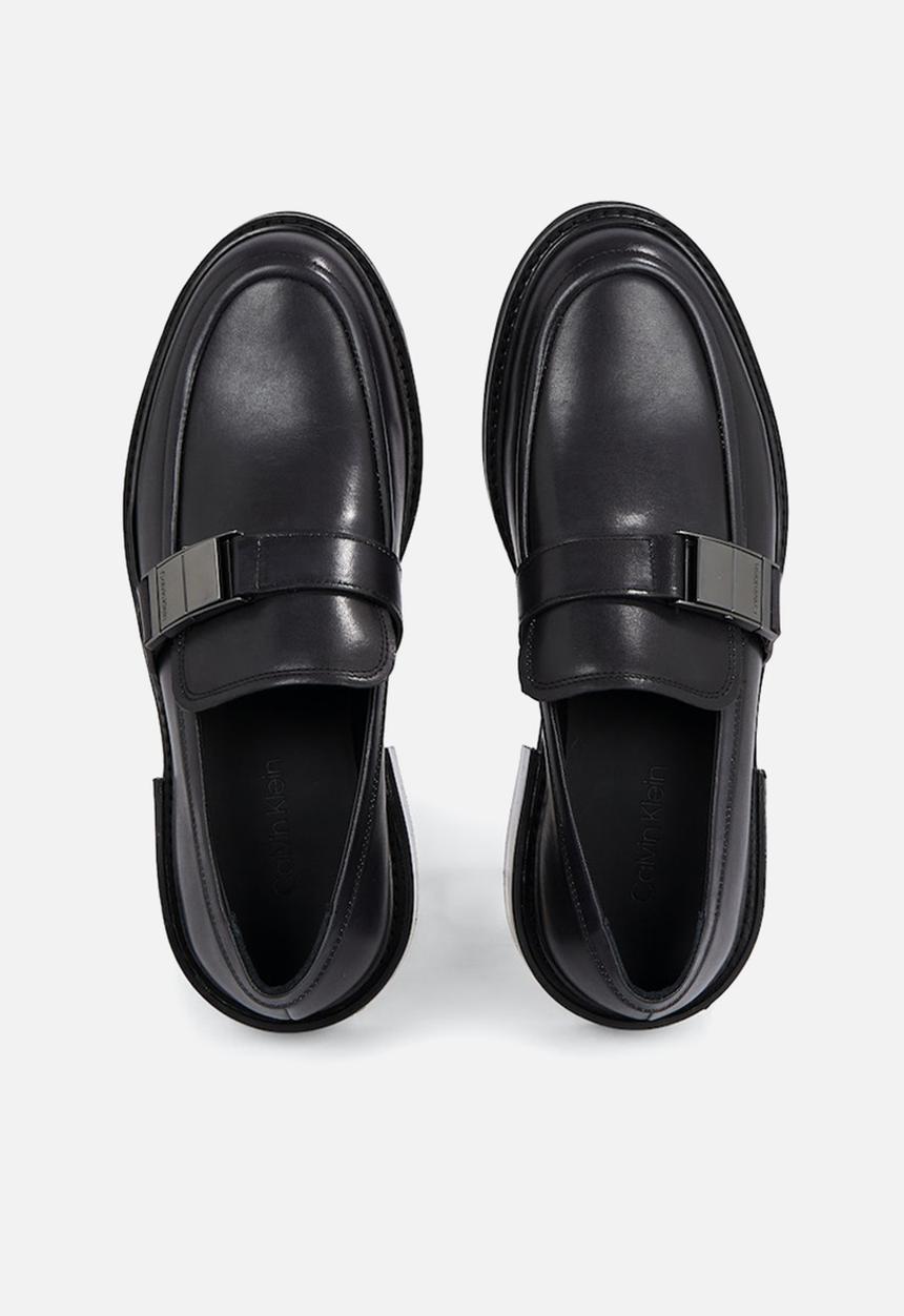 Calvin Klein - Moccasin w/ iconic plaque - black