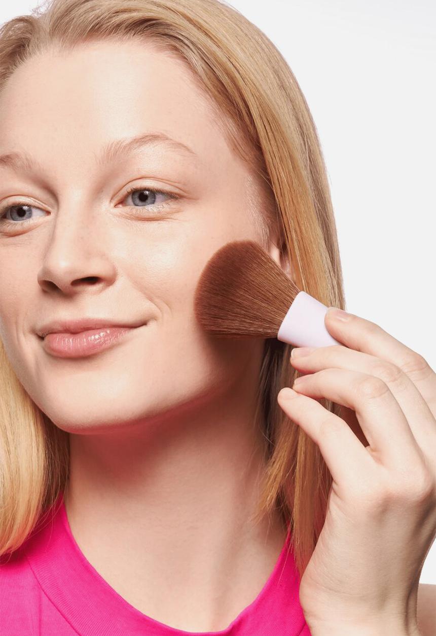 essence - Powder Brush 01
