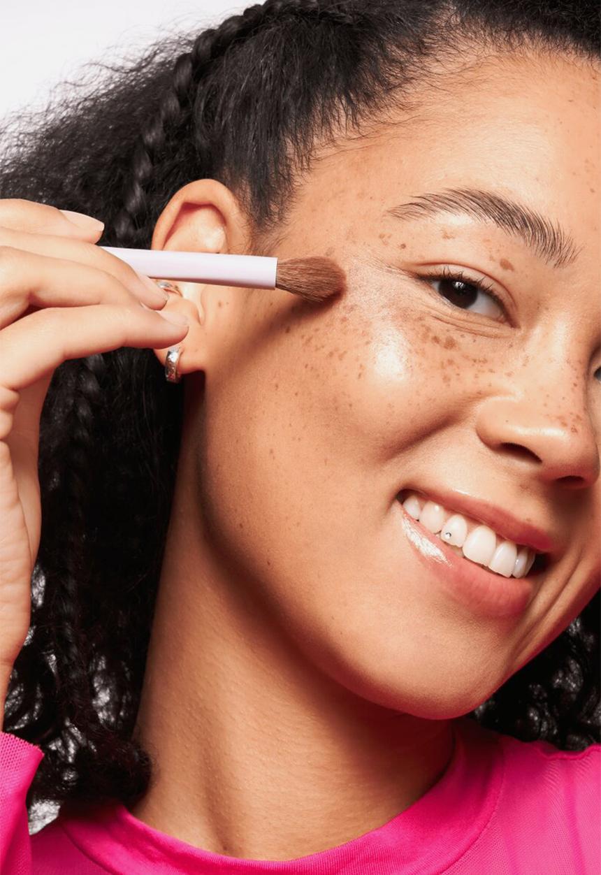 essence - All in One Blending Brush 01