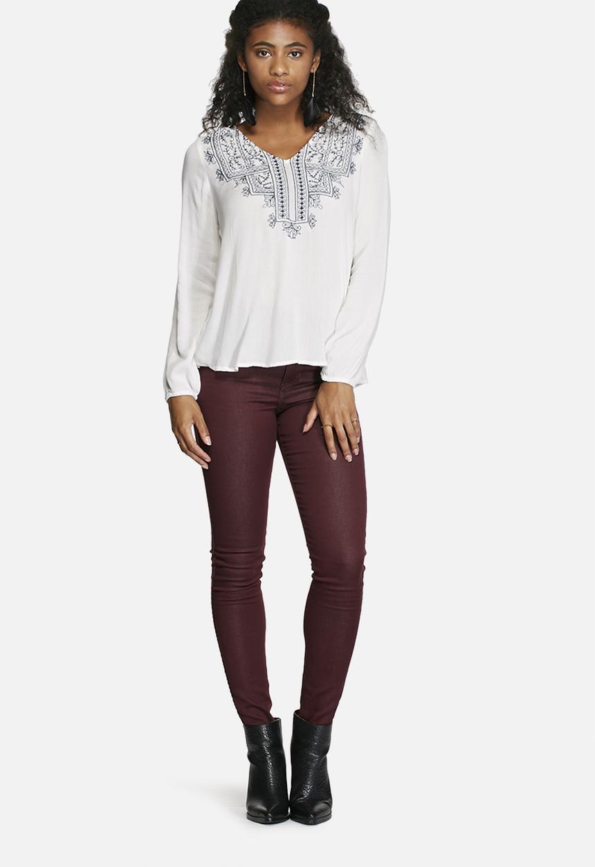Vero Moda - Frey Embroidered Top