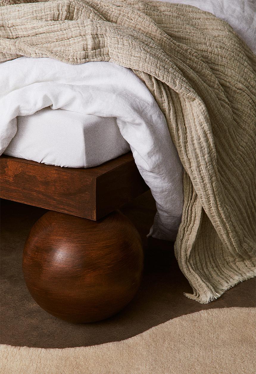 H&M - Crinkled linen-blend blanket - light beige