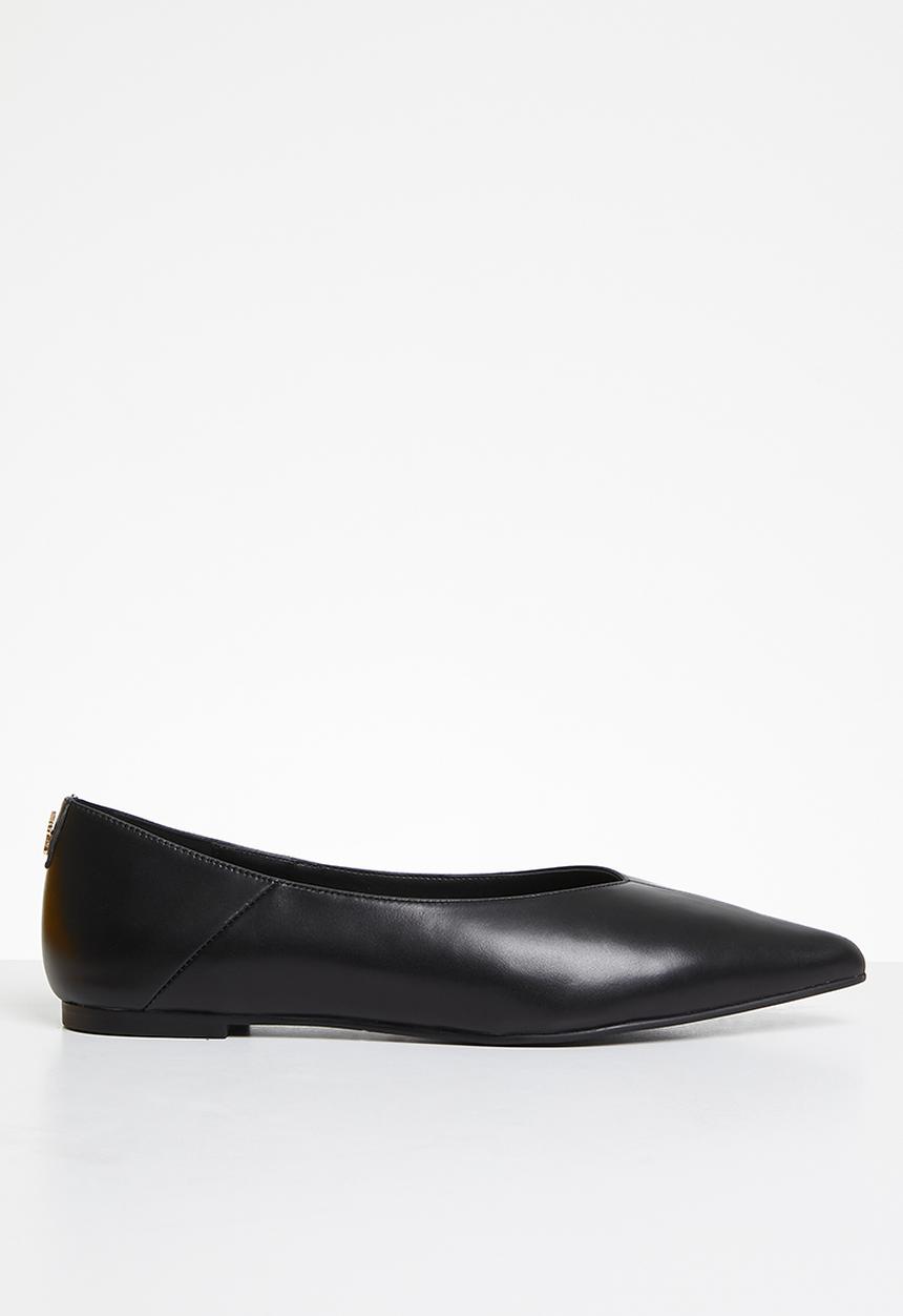 POLO - Pointy seam flat pump - black