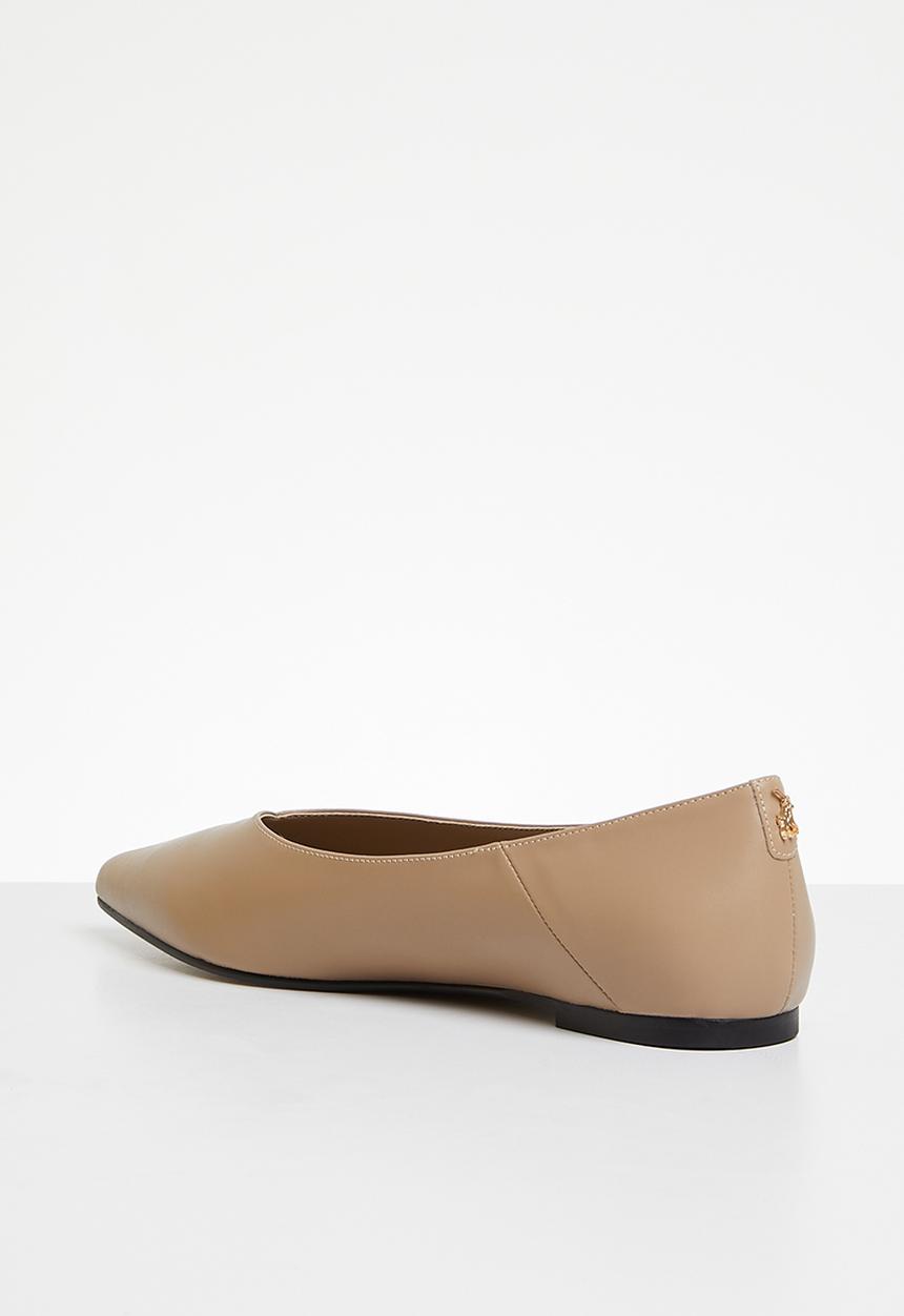 POLO - Pointy seam flat pump - natural