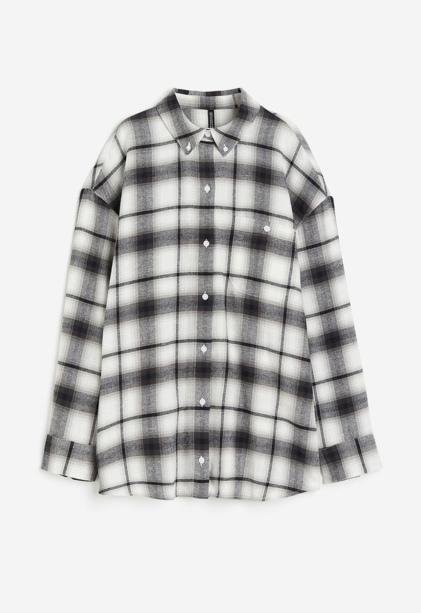 H&M - Oversized flannel shirt - white/checke