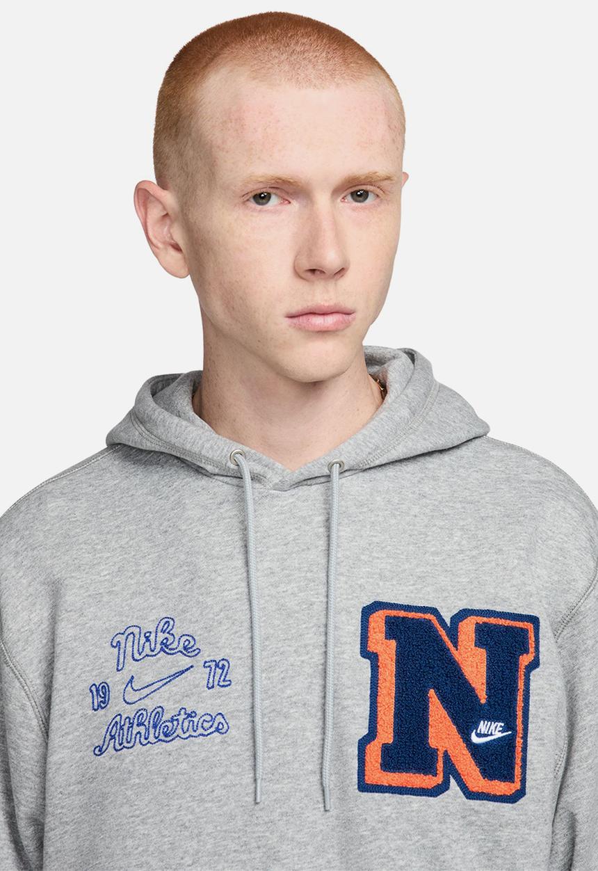 Nike - Club Fleece Varsity ft pullover hoodie - dk grey heather/lt smoke grey