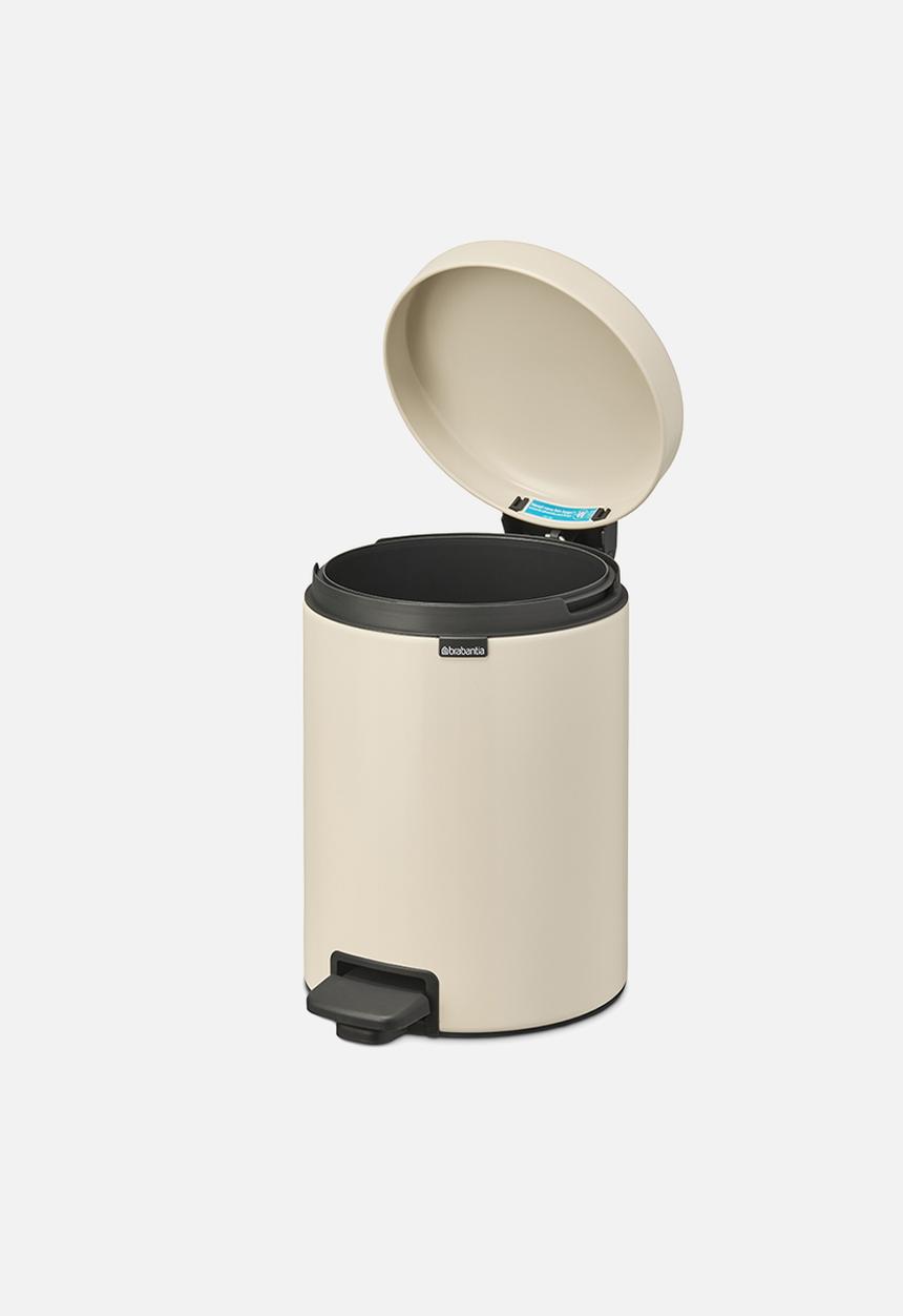 Brabantia - Newlcon pedal bin - soft beige