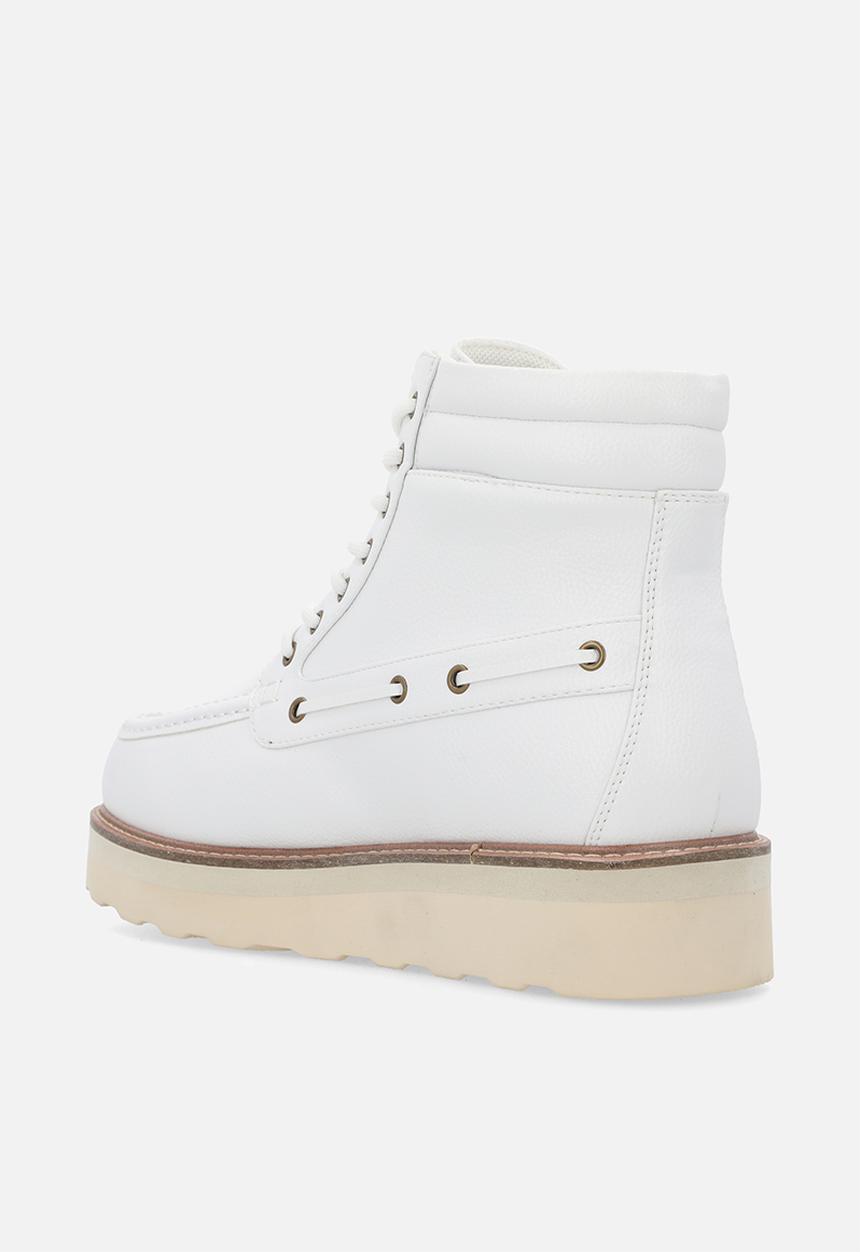 Jonathan D - Jdax pebble - white