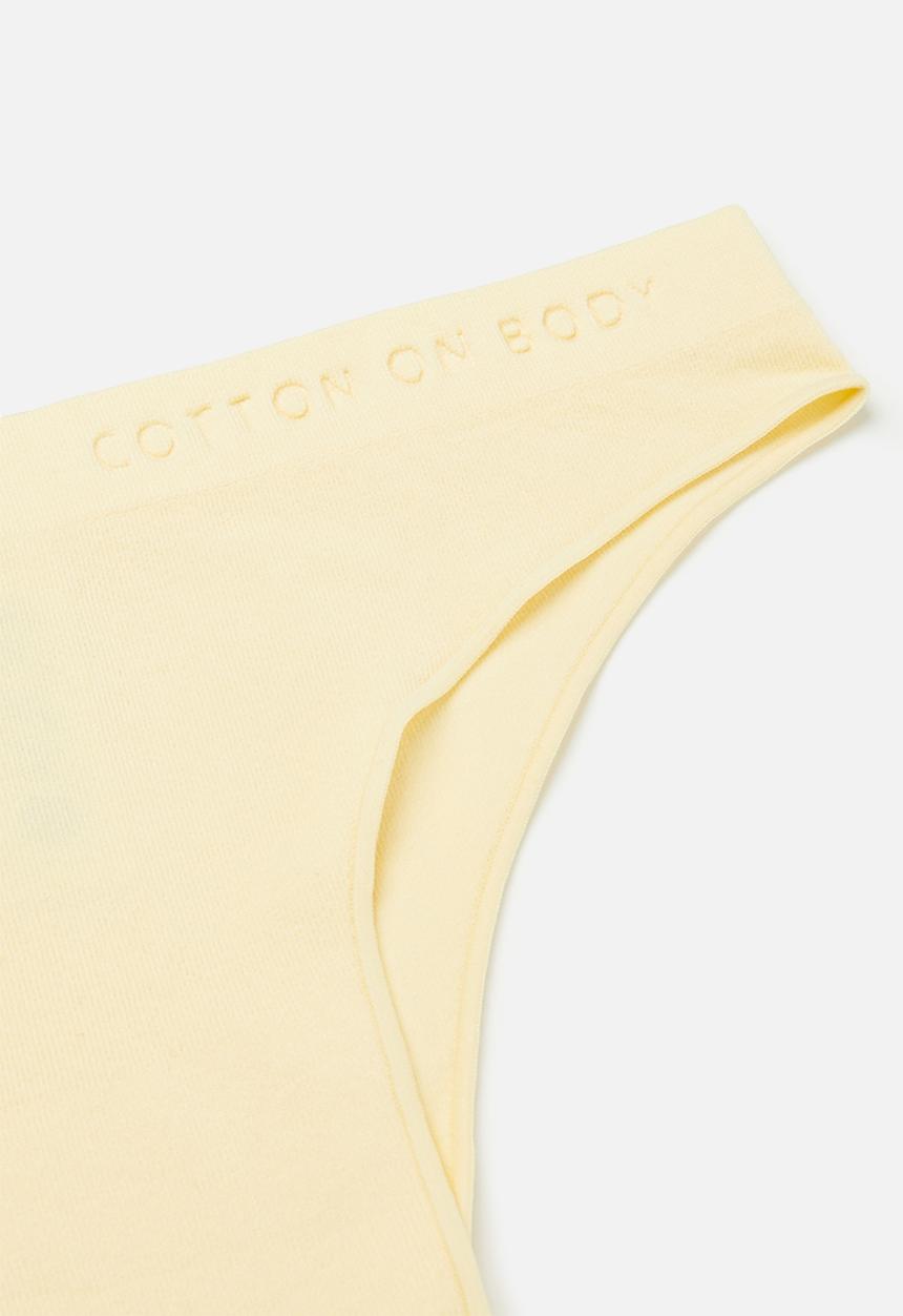 Cotton On - Seamless Hipster Cheeky Brief - Panna Cotta