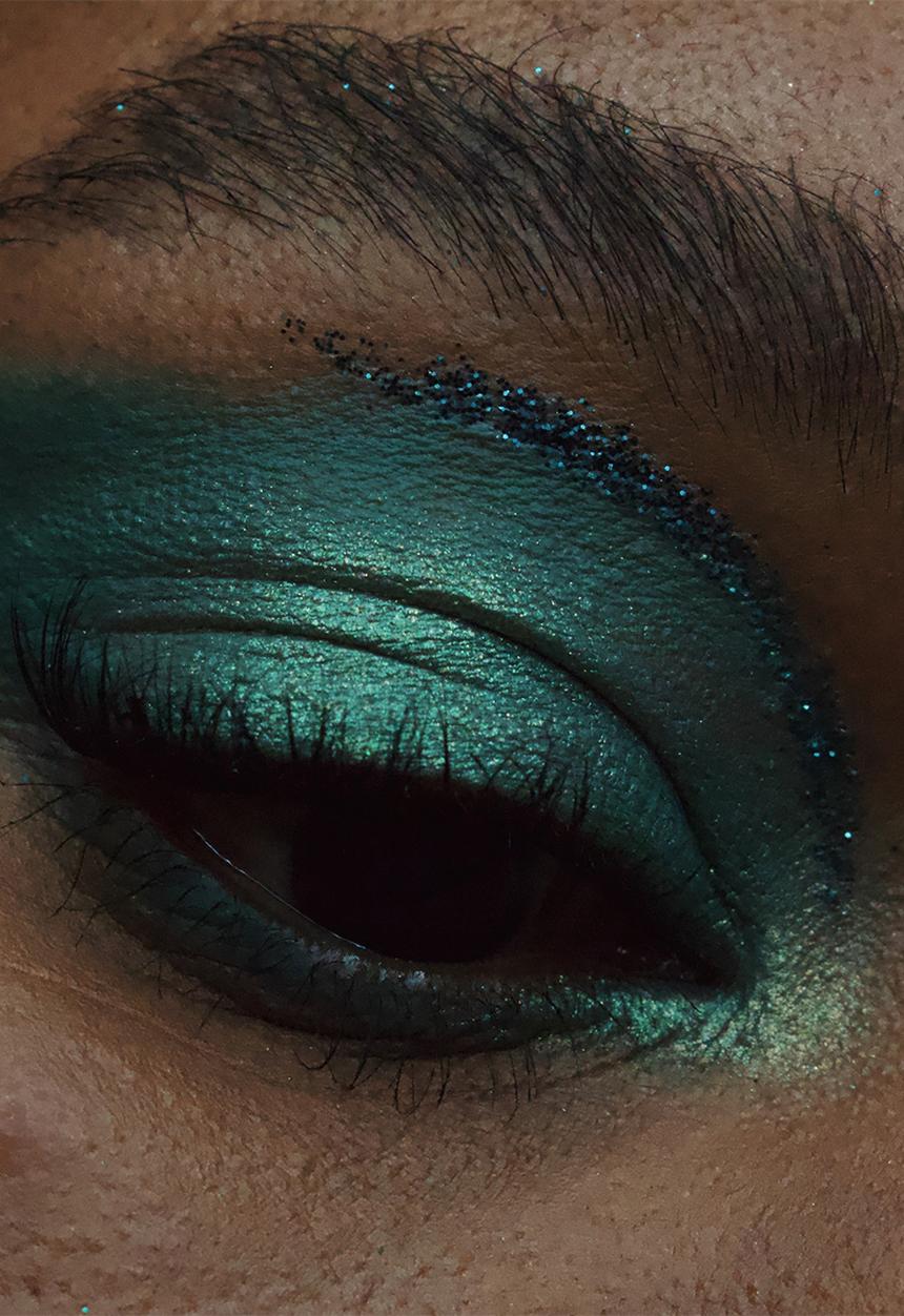 Revolution - Forever Flawless Chilled with Cannabis Sativa Eyeshadow Palette
