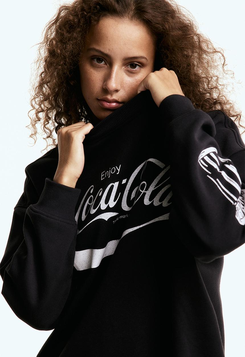 H&M - Oversized printed sweatshirt - black & coca-cola