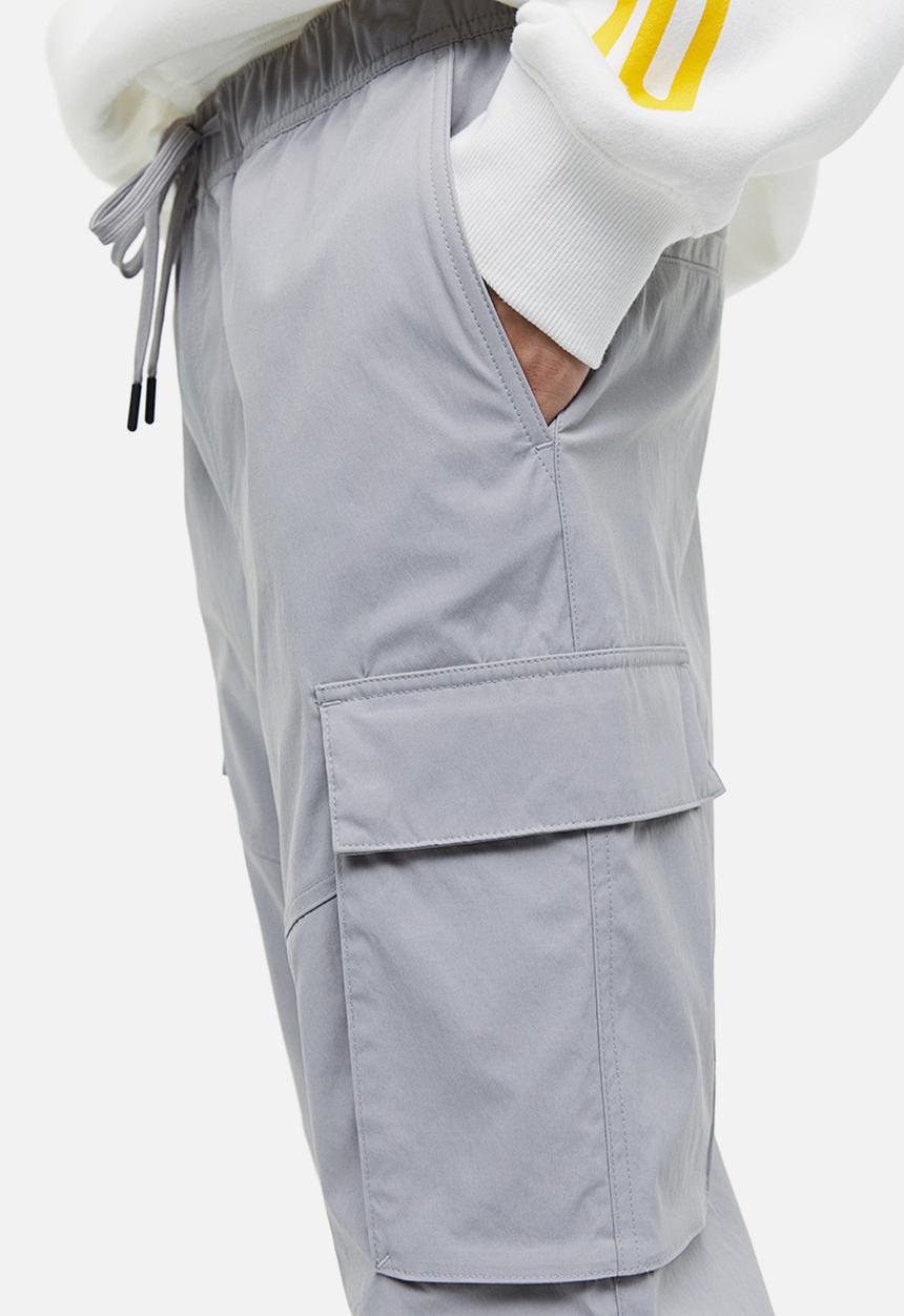 H&M - Slim fit nylon cargo joggers - grey