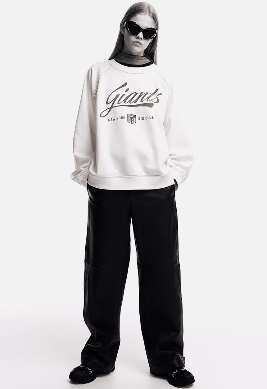 H&M - Printed sweatshirt - cream/nfl