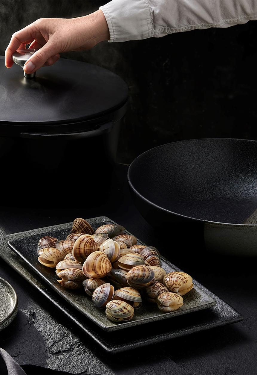 Maxwell & Williams - Umi Serving Bowl - Two Toned