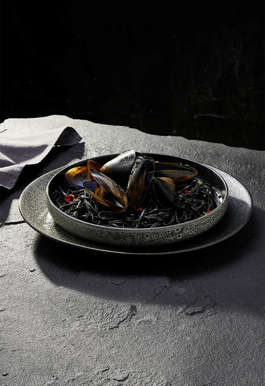 Maxwell & Williams - Umi Round Platter - Two Toned