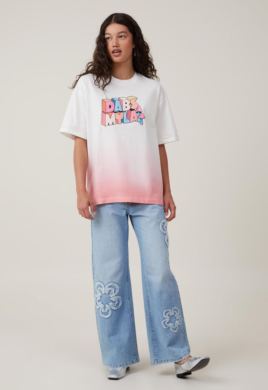 Cotton On - Oversized Lcn Boxy Tee - Lcn Dabsmyla Logo/ Vintage White