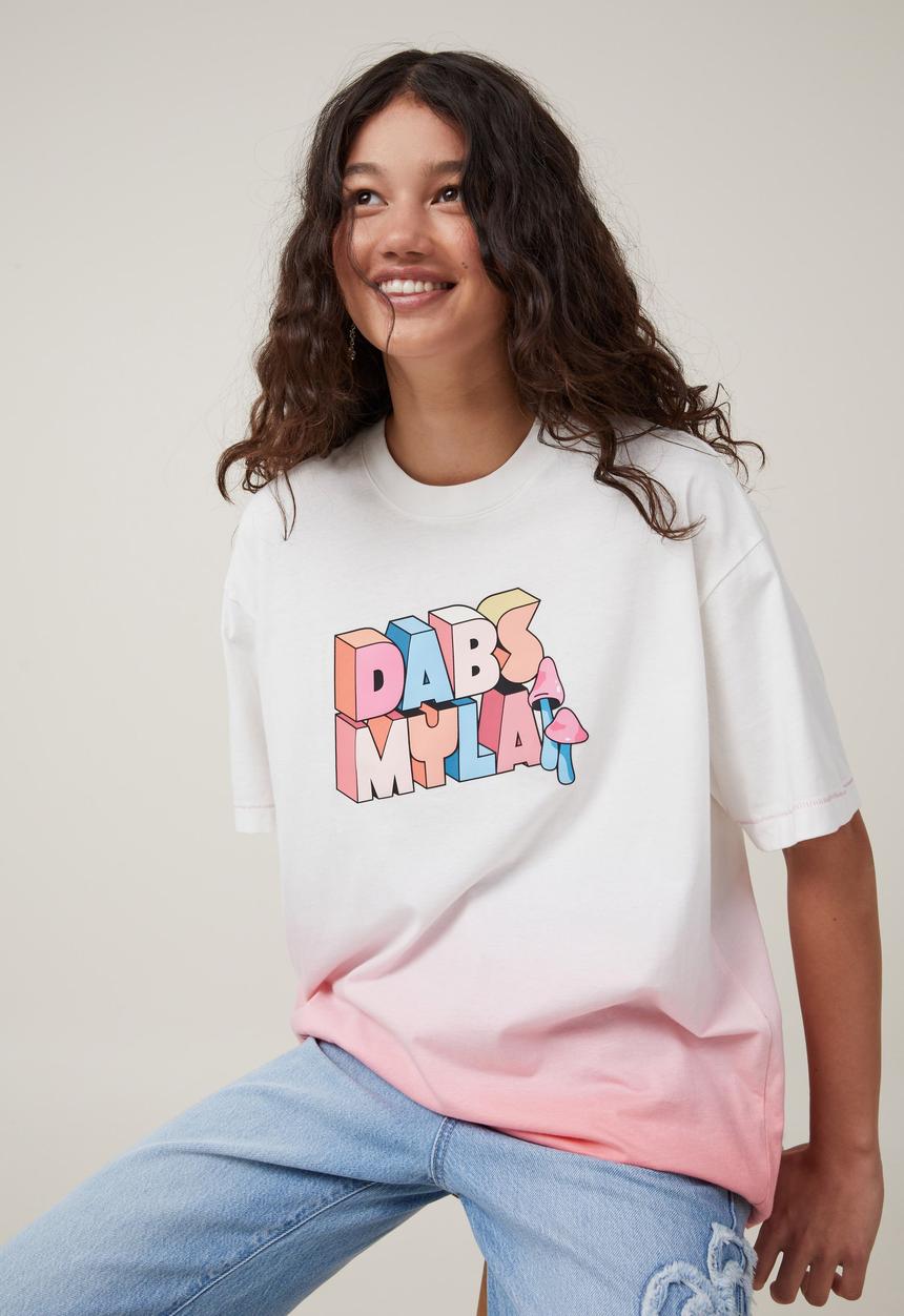 Cotton On - Oversized Lcn Boxy Tee - Lcn Dabsmyla Logo/ Vintage White