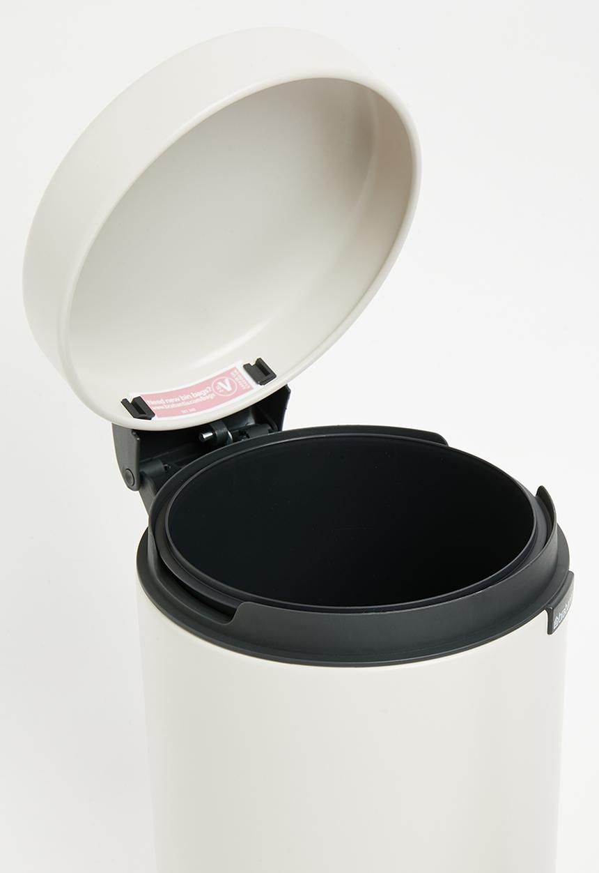 Brabantia - Newlcon pedal bin - soft beige 