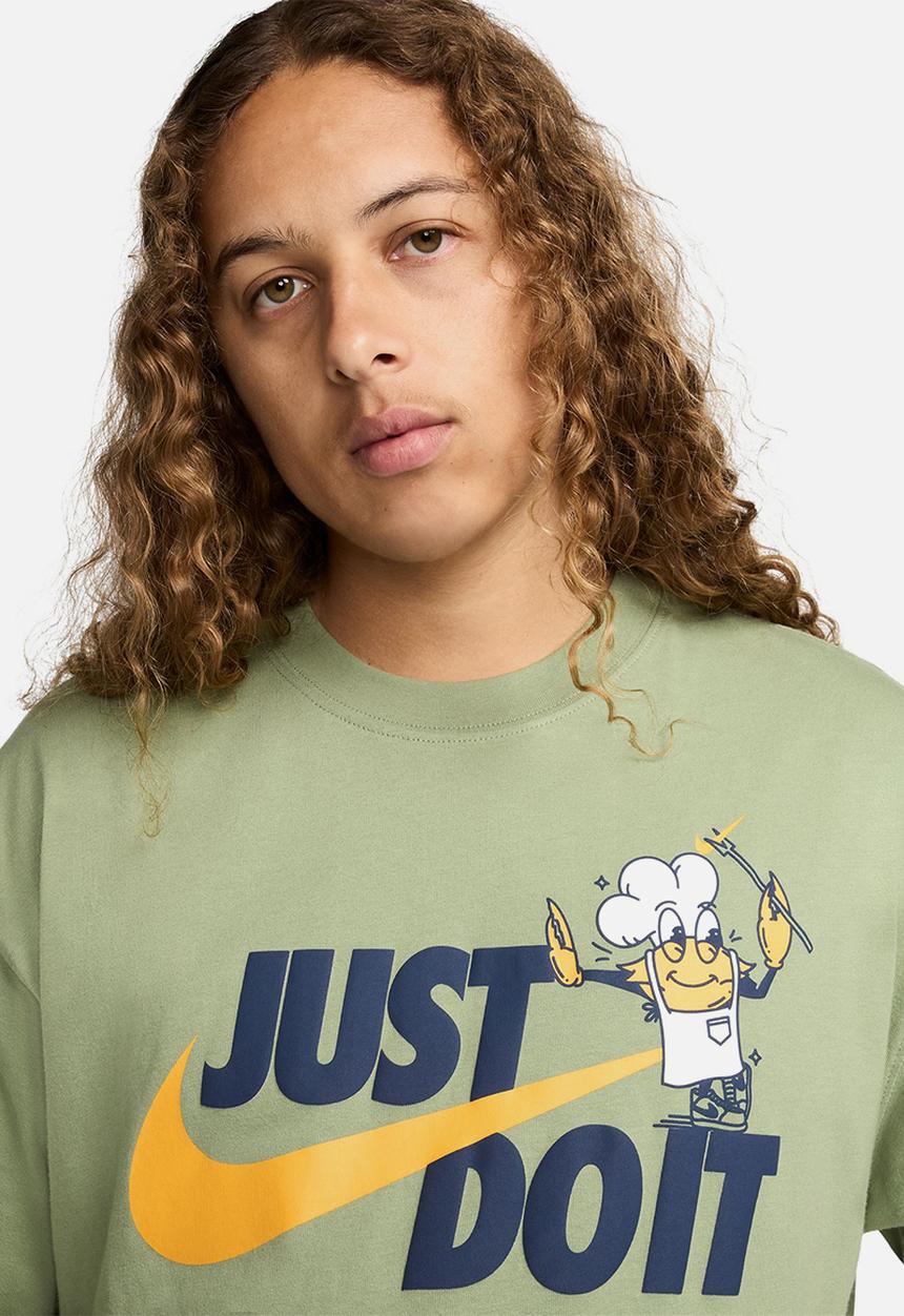 Nike - Nike Men's Sportswear Max90 Tee- oil green