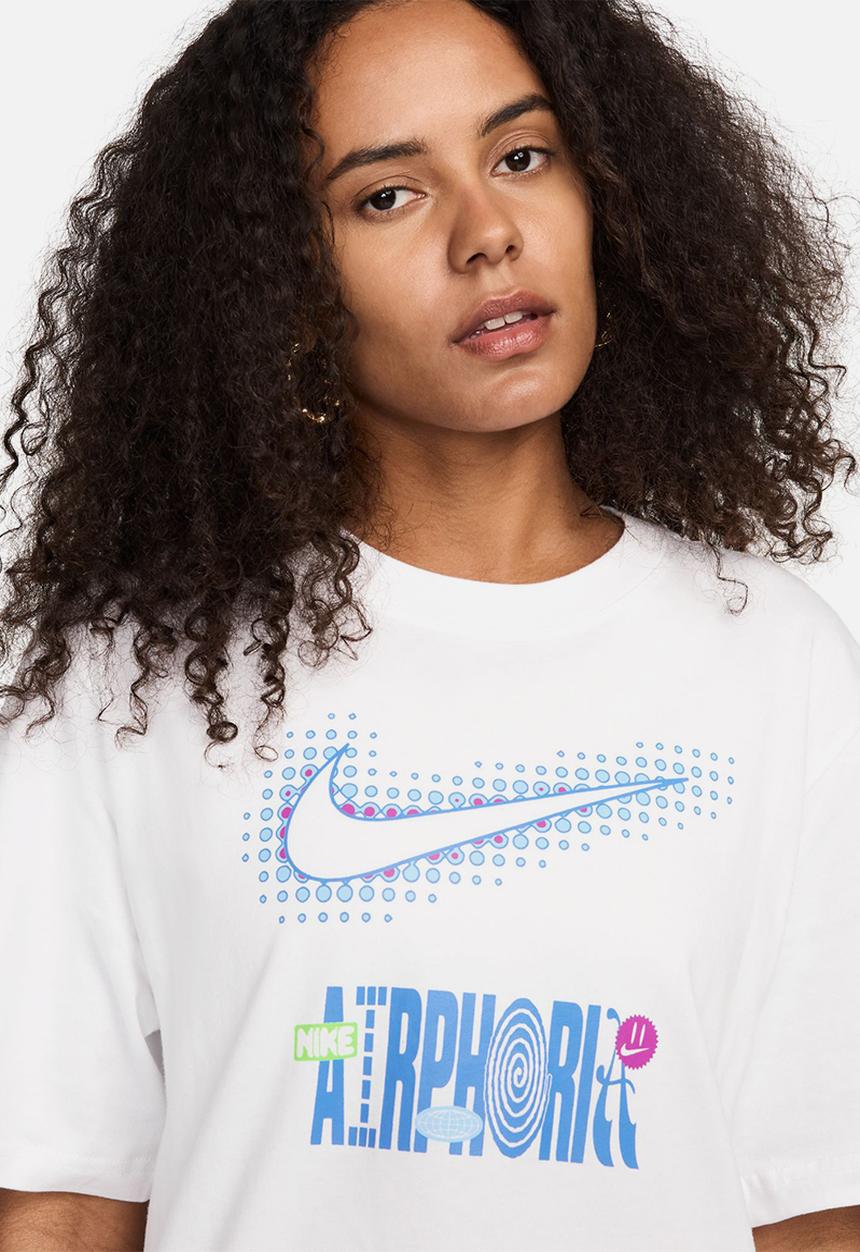 Nike - W nsw tee oc2 bf festival - white