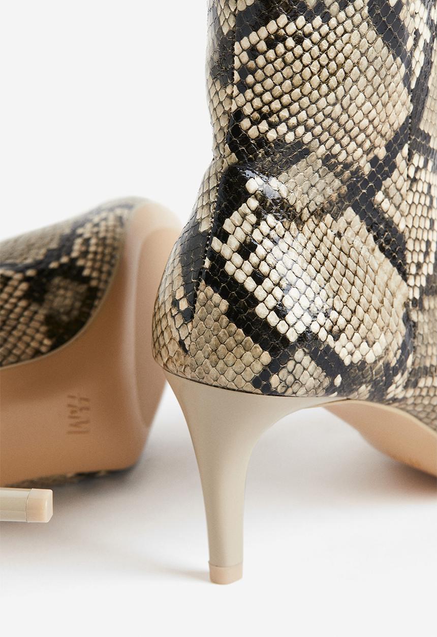 H&M - Heeled boots - beige snakeskin-patterned