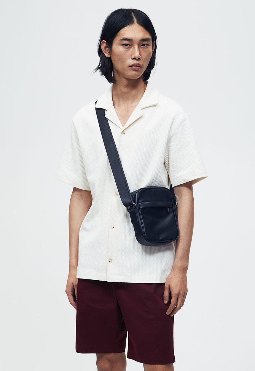 H&M - Regular fit chino shorts - burgundy
