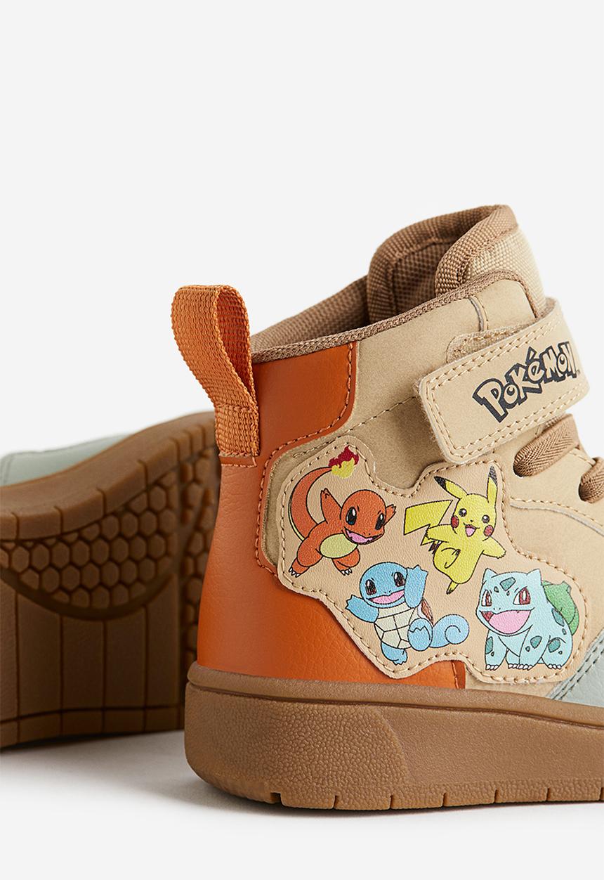 H&M - Hi-top trainers - beige & pokémon