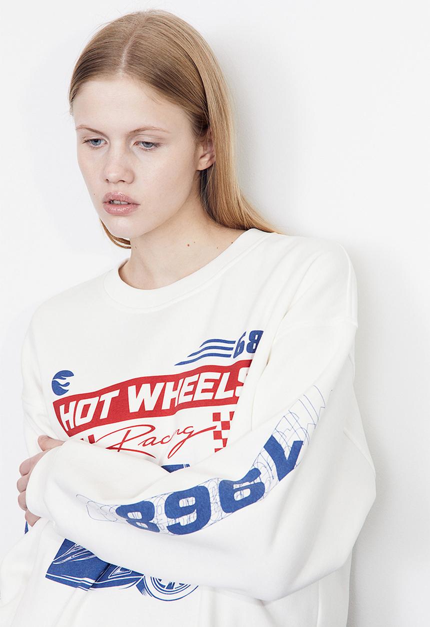 H&M - Printed sweatshirt - cream/hot wheels