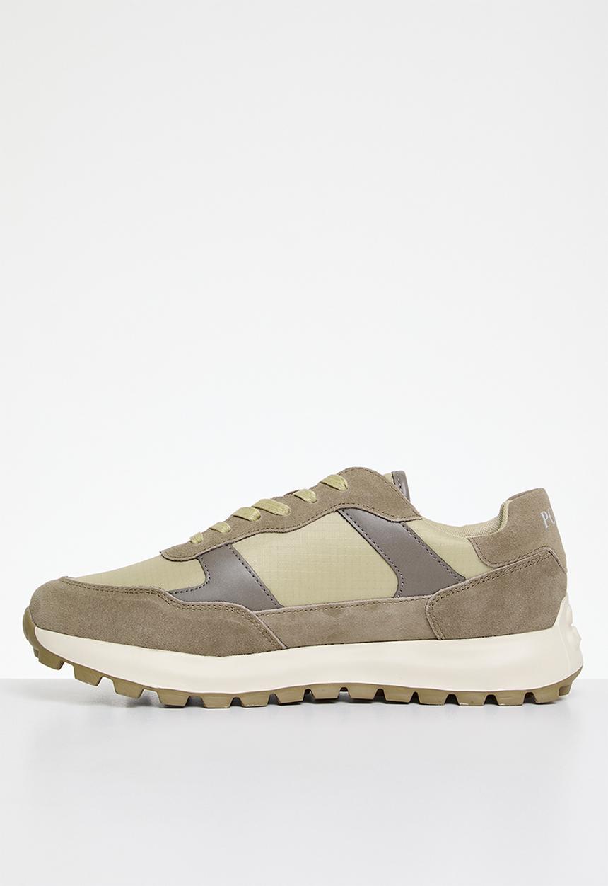 POLO - Panelled cleated runner