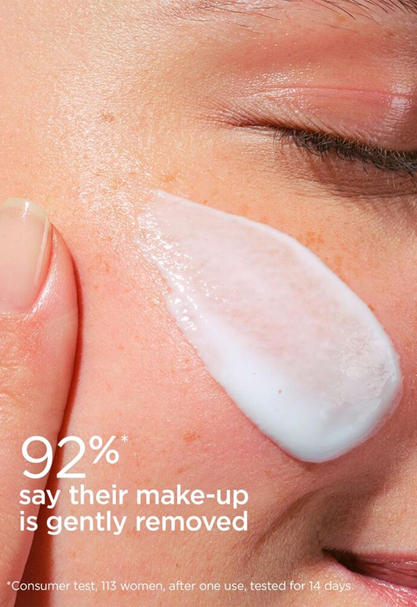 Clarins - Velvet Cleansing Milk
