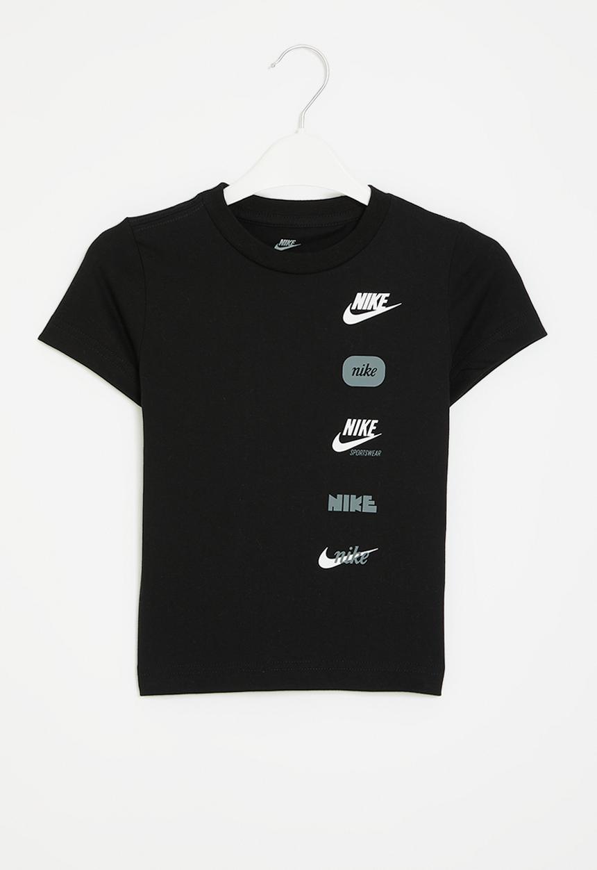 Nike - Nkb club+ badge tee - black