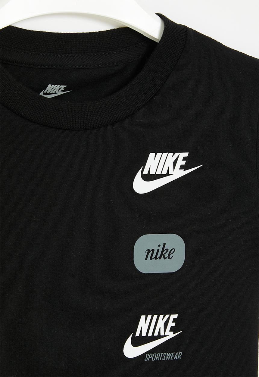 Nike - Nkb club+ badge tee - black