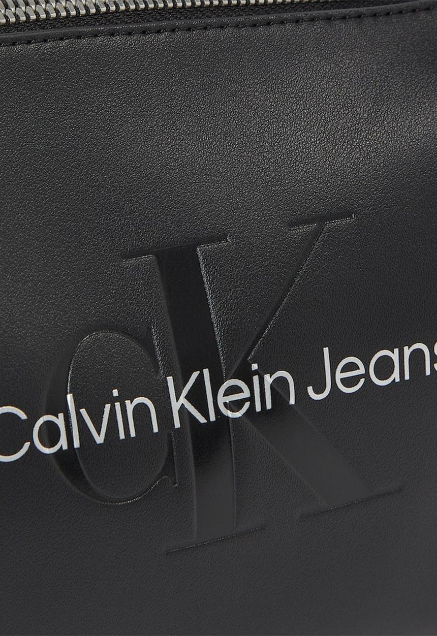 Calvin Klein - Sculpted shoulder bag- black