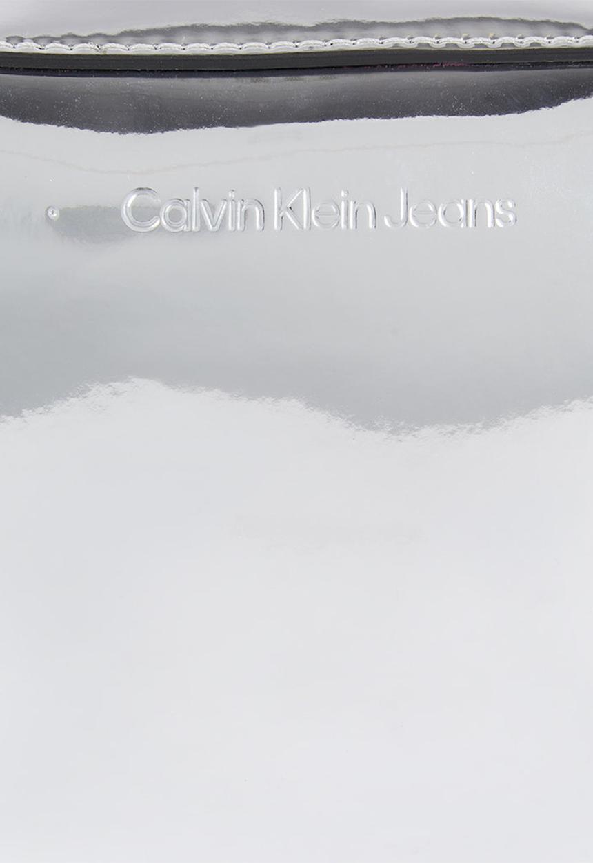 Calvin Klein - Sculpted camera bag - silver