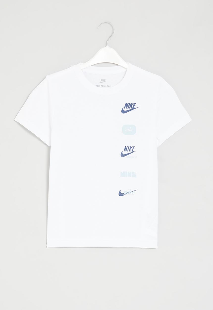 Nike - Nkb club+ badge tee - white
