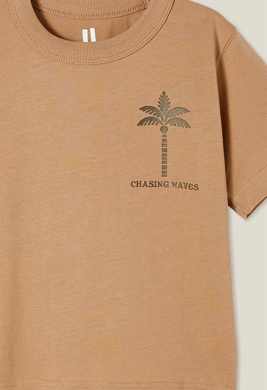 Cotton On - Jonny short sleeve print tee - taupy brown/chasing waves