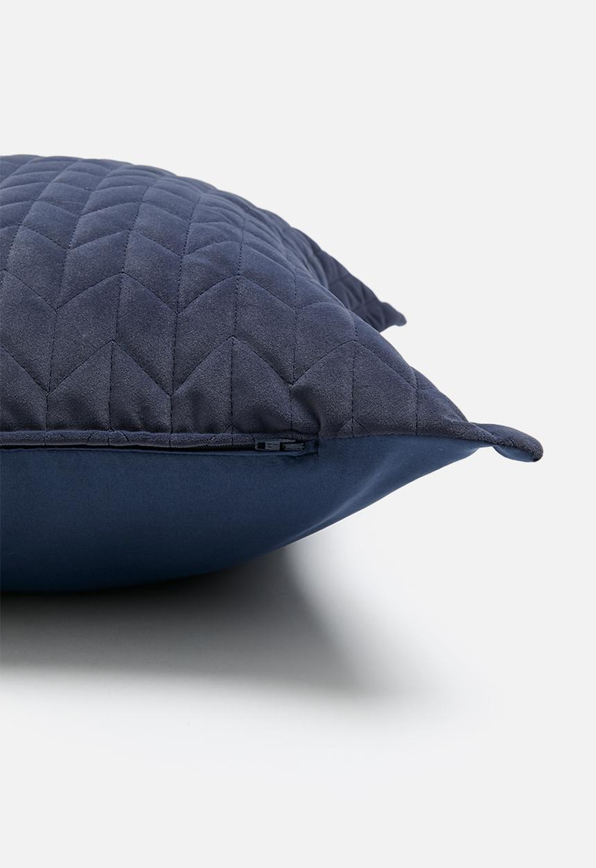 Grey Gardens - Octavia velvet cushion cover - Blue