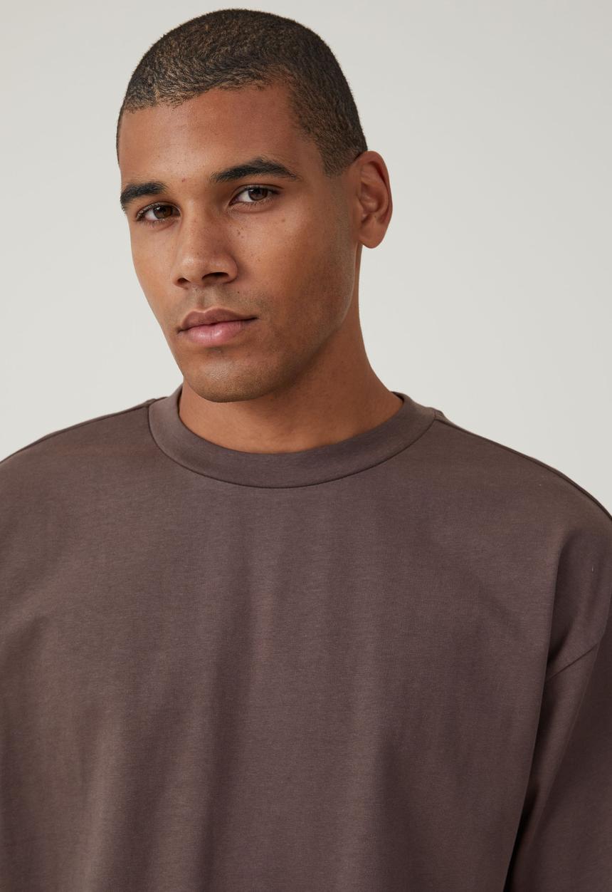 Cotton On - Box Fit Plain T-shirt - washed chocolate